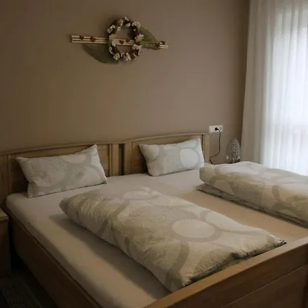 Ferienwohnung Am Berg Apartment